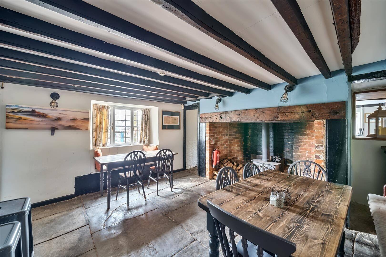 Thatched Dorset Country Freehouse With 3 Bedroom Accommodation, Near Bridport Photo 4