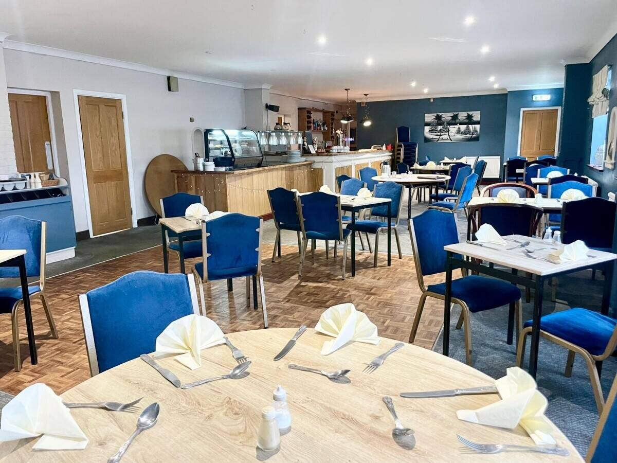 NORFOLK - 4 BEDROOM FOOD-LED PUB WITH LARGE BEER GARDEN AND CAR PARK