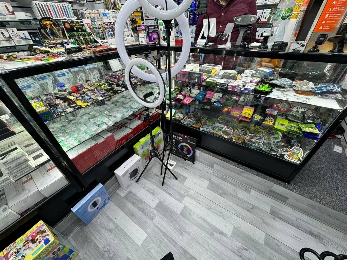 MOBILE SHOP IS FOR SALE IN PRIME LOCATION IN KILBURN WITH HIGH POTENTIAL TO INCREASE SALES.