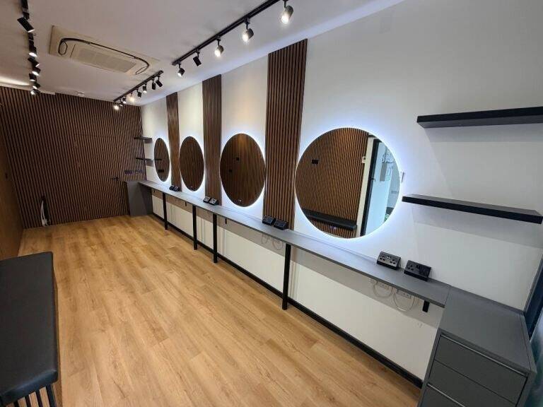 Brand New Barber Shop / Ladies’ Salon Space To Let – Acton W3 London Photo 4