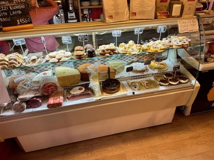 LEASEHOLD
LIC. ITALIAN CAFE/DELI RESTAURANT Photo 4