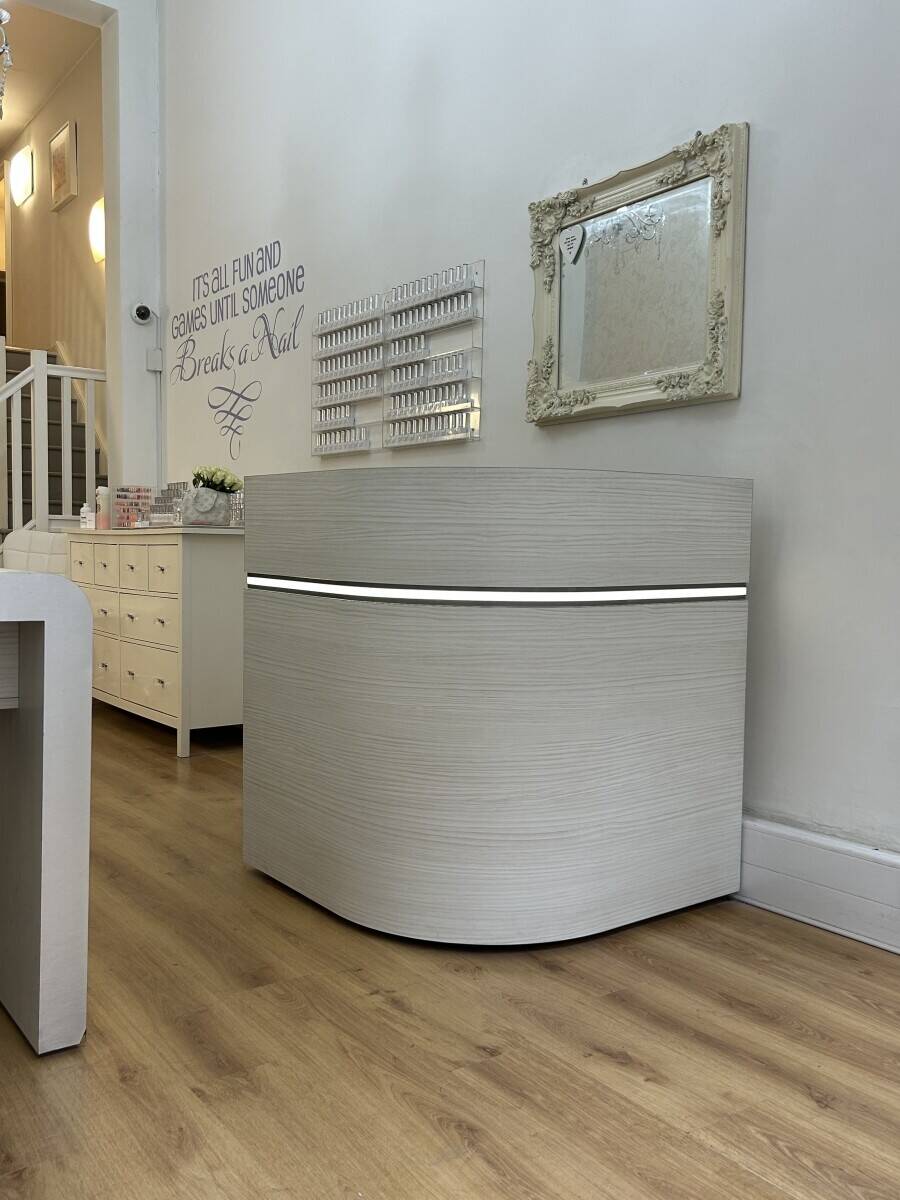 Luxury nail salon in Edinburgh  Photo 4