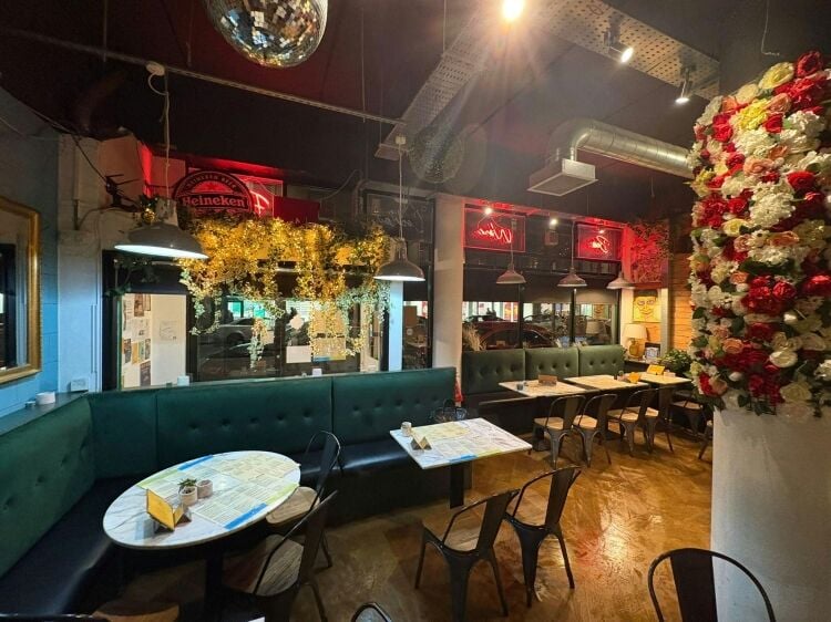 Licensed Bistro Cafe Restaurant in Glasgow's West End Photo 4