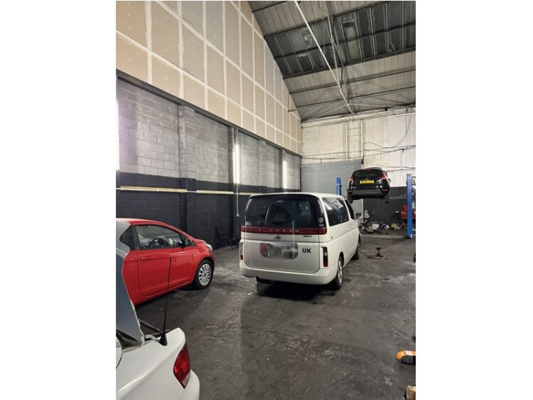 Fully Equipped Independent Garage with Expansion Potential