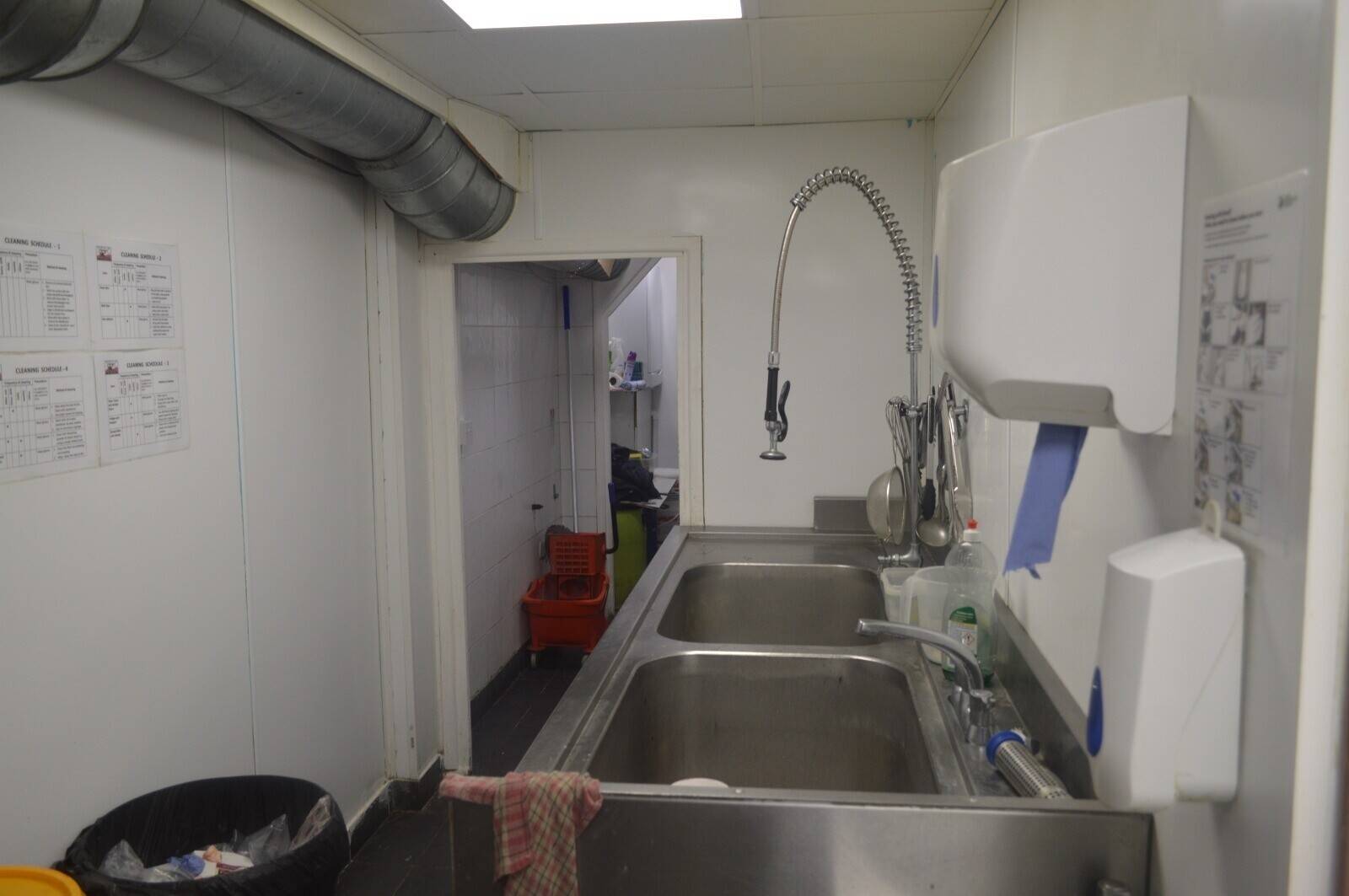Established Chicken Shop Business Lease for Sale  in South London Photo 4