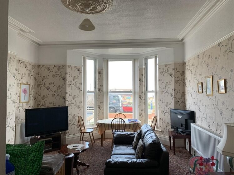 FREEHOLD LUXURY SELF CATERING HOLIDAY APARTMENTS ON RHYL SEAFRONT Photo 4