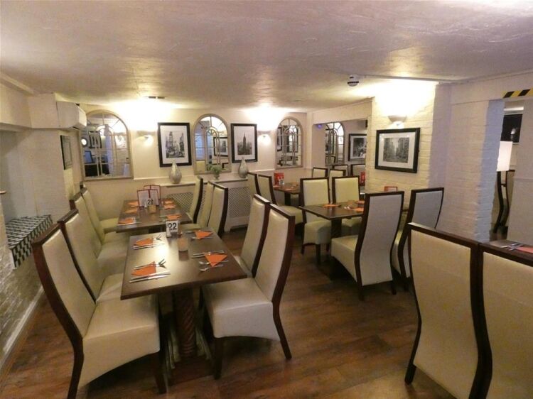 LEASEHOLD LIC. RESTAURANTSELF CONTAINED 6 BED ACCOMMODATION Photo 4