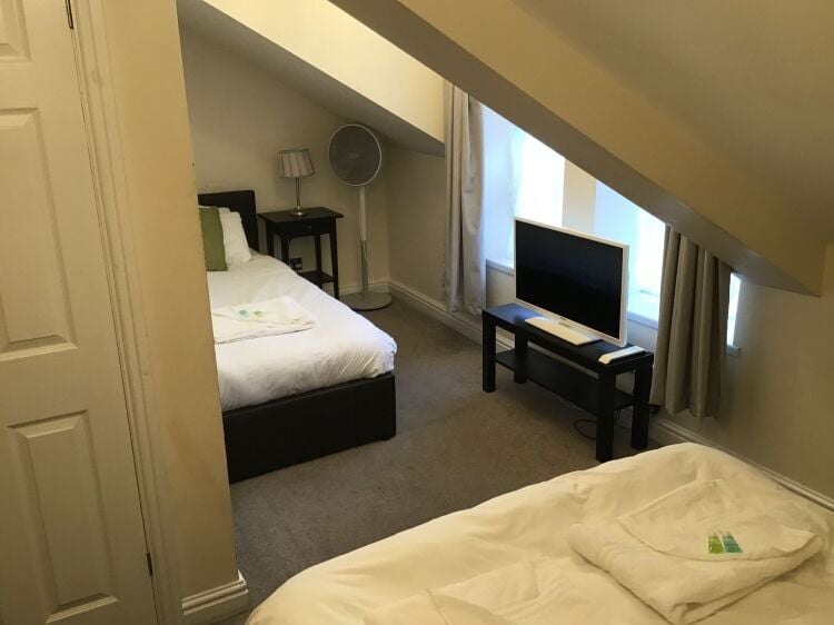 GUEST HOUSE IN VIBRANT SEASIDE TOWN, VALE OF GLAMORGAN Photo 4