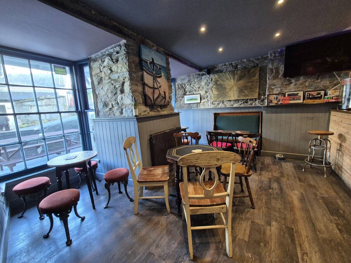 GWYNEDD - REFURBISHED PUBLIC HOUSE WITH EIGHT LETTING ROOMS Photo 4
