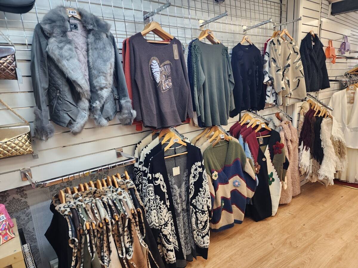 Ladies clothes retail shop for sale in Skipton North Yorkshire. Photo 4