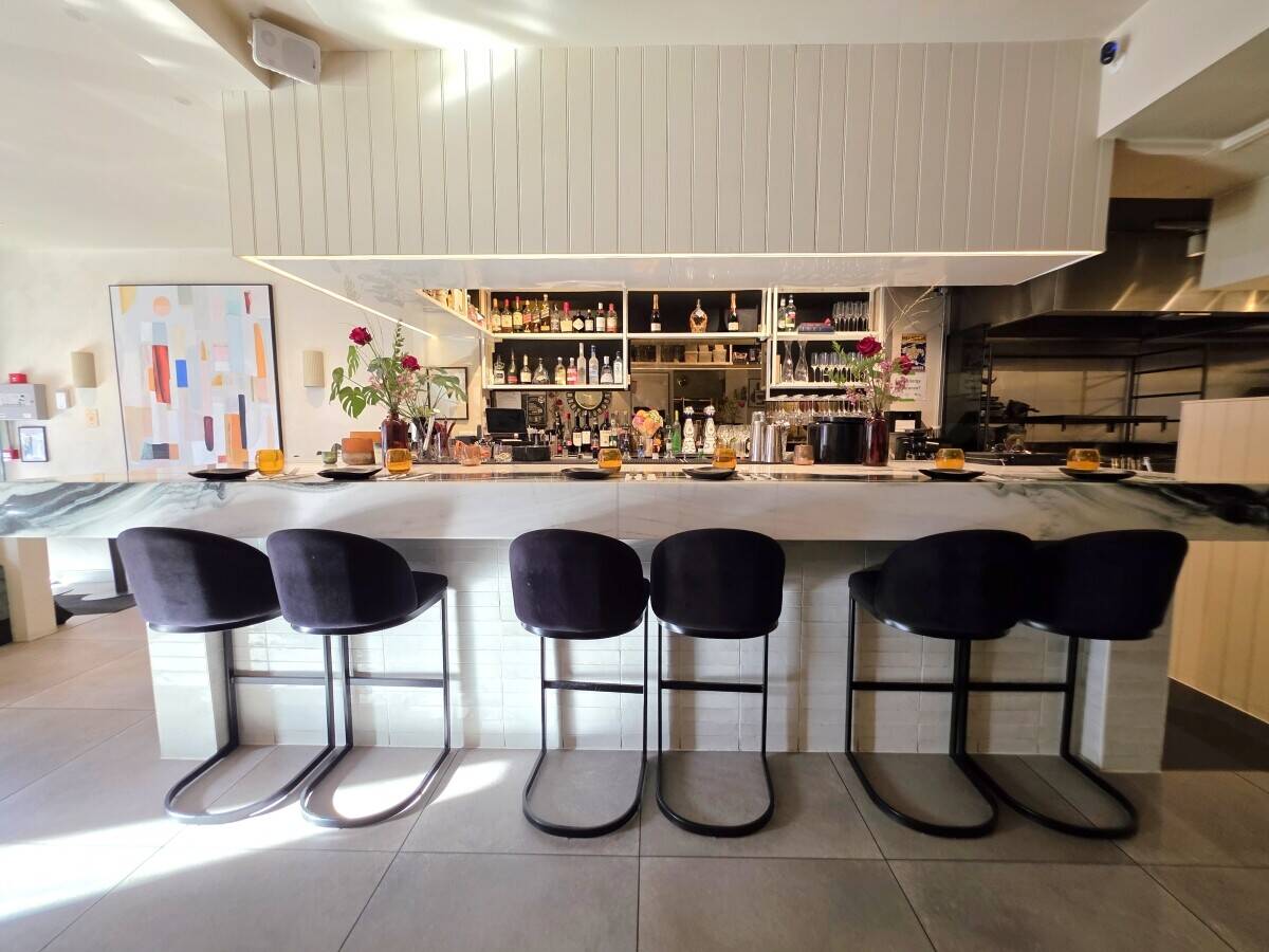 RESTAURANT & BAR