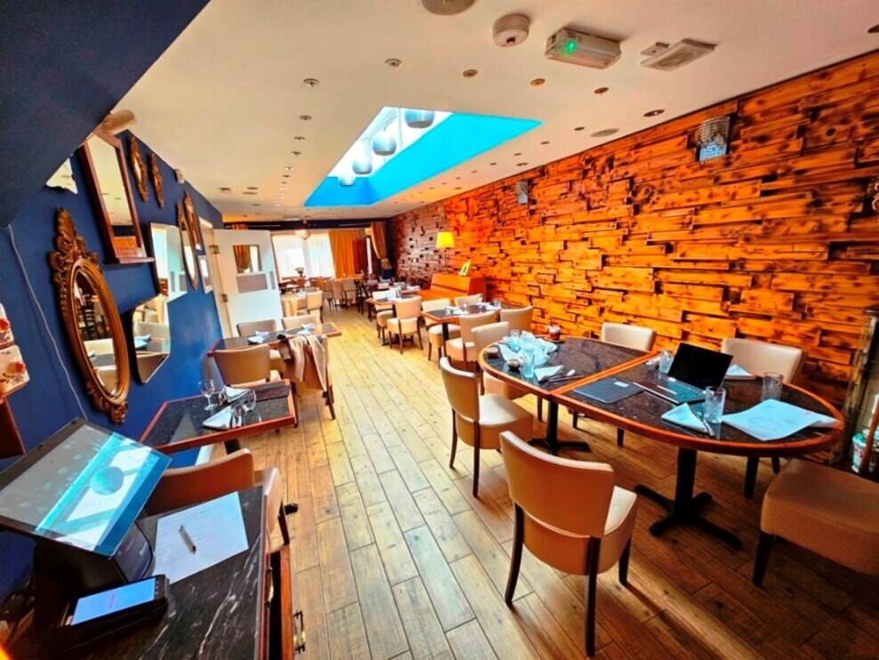 SUPERBLY FITTED 90-COVER RESTAURANT FOR SALE IN SOUTHEND-ON-SEA, ESSEX
