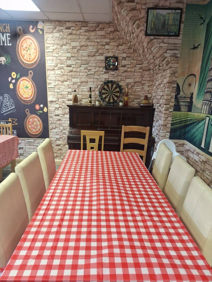 Authentic Italian Restaurant and Takeaway, in the middle of Melksham, Wiltshire Photo 4