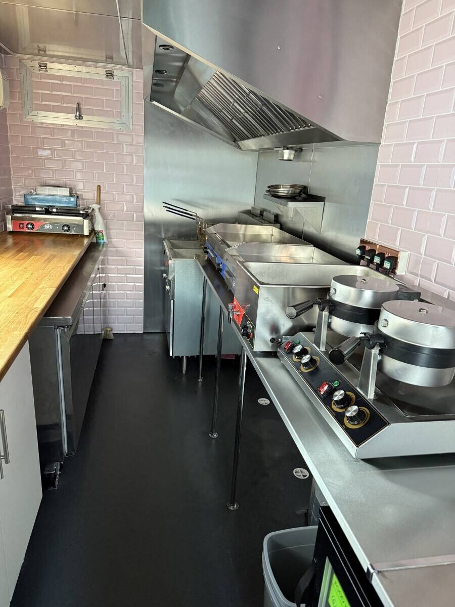 Cafe + Mobile Food Brand  &pound;50k Branded New Truck 118k Socials