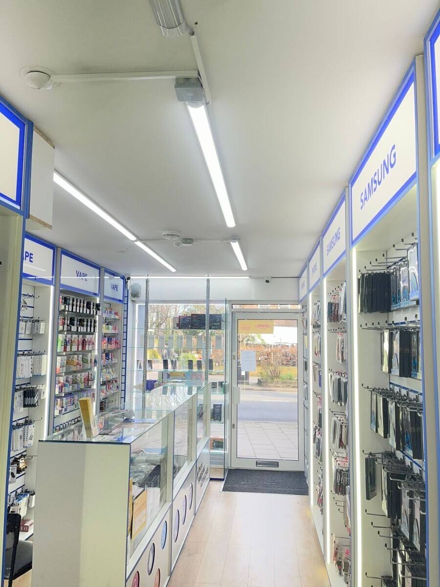 Mobile phone shop and accessories Photo 4