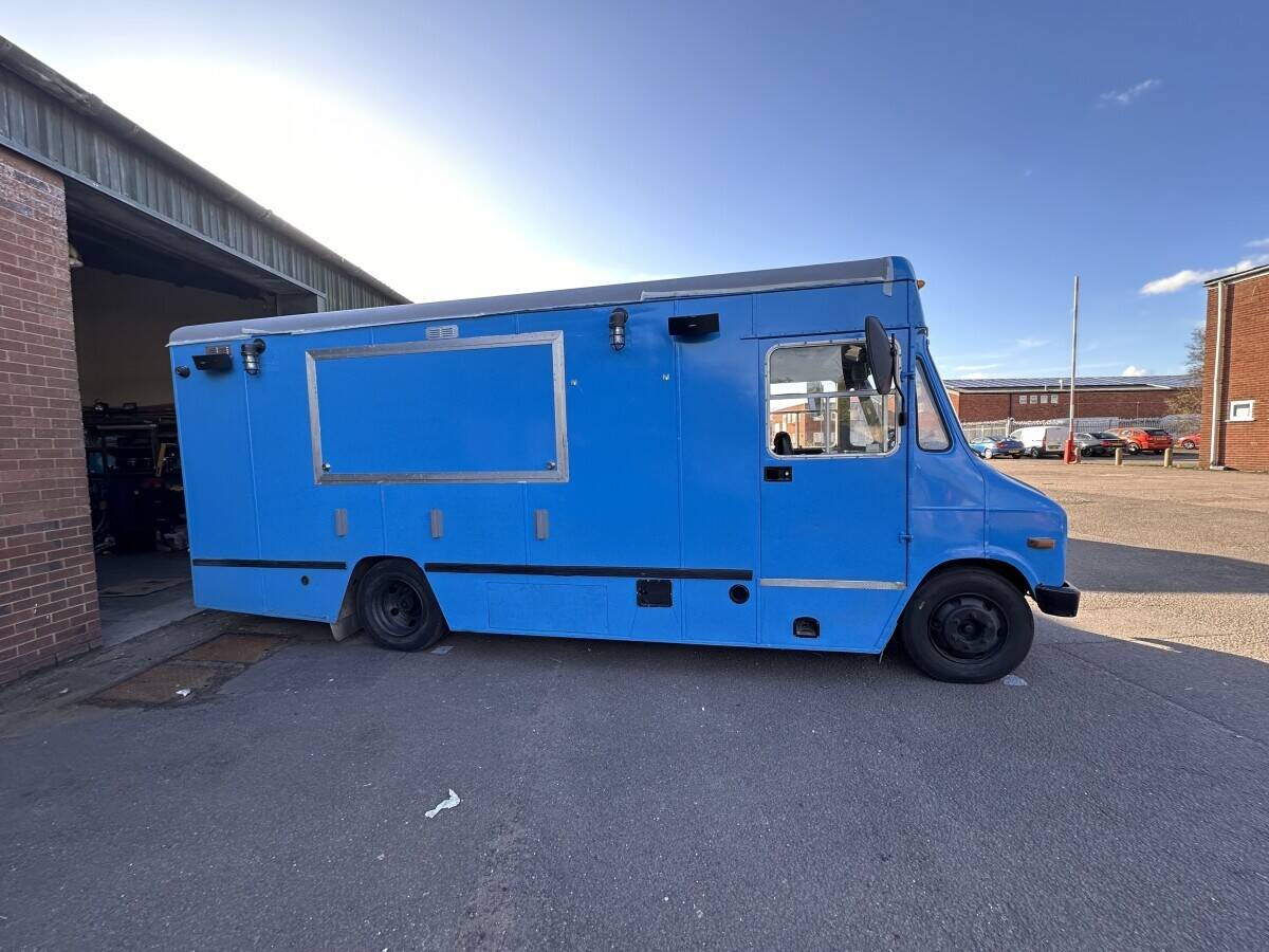 🚚🔥 Thriving Street Food Business for Sale – 5⭐ Rated Kitchen   Classic Dodge 50 Food Truck 🔥🚚