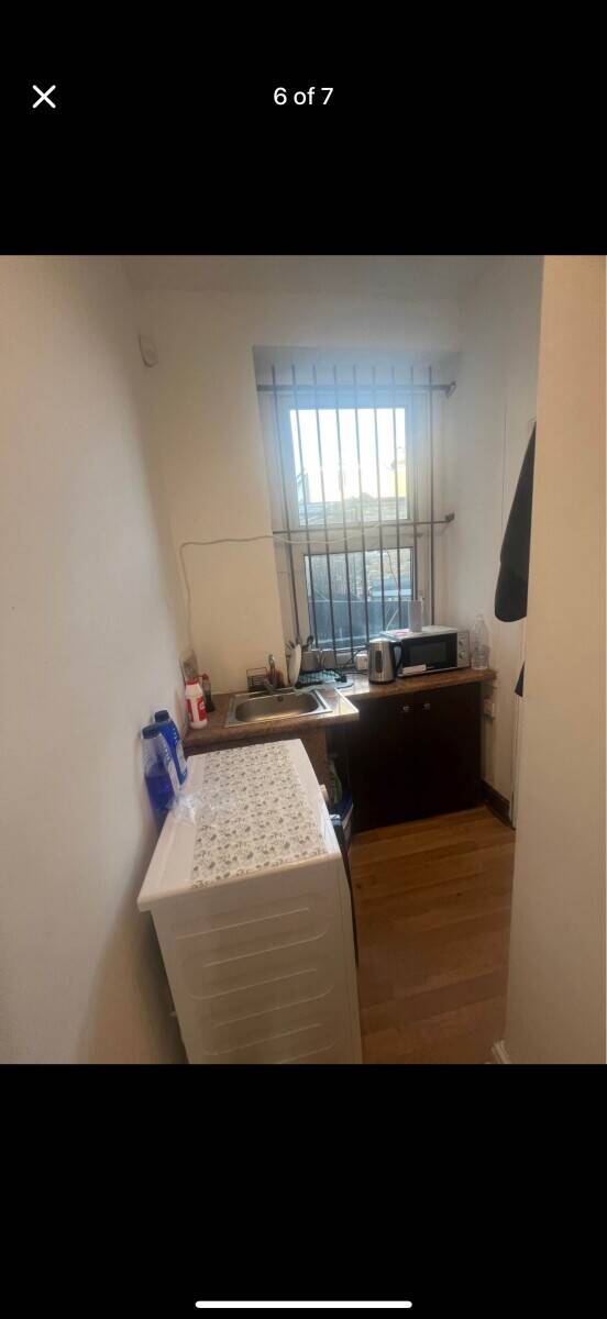 Barbershop &ndash; 2 Extra Rooms to Rent (Massage/Nails/Brows) + Kitchen & Bathroom Photo 4