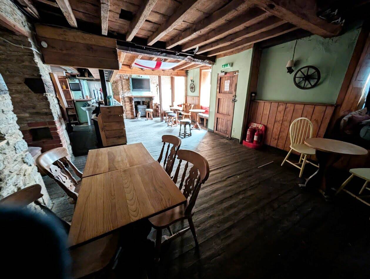 COTSWOLDS/UPPER THAMES VALLEY - SELECT MARKET TOWN CENTRE PUB Photo 4