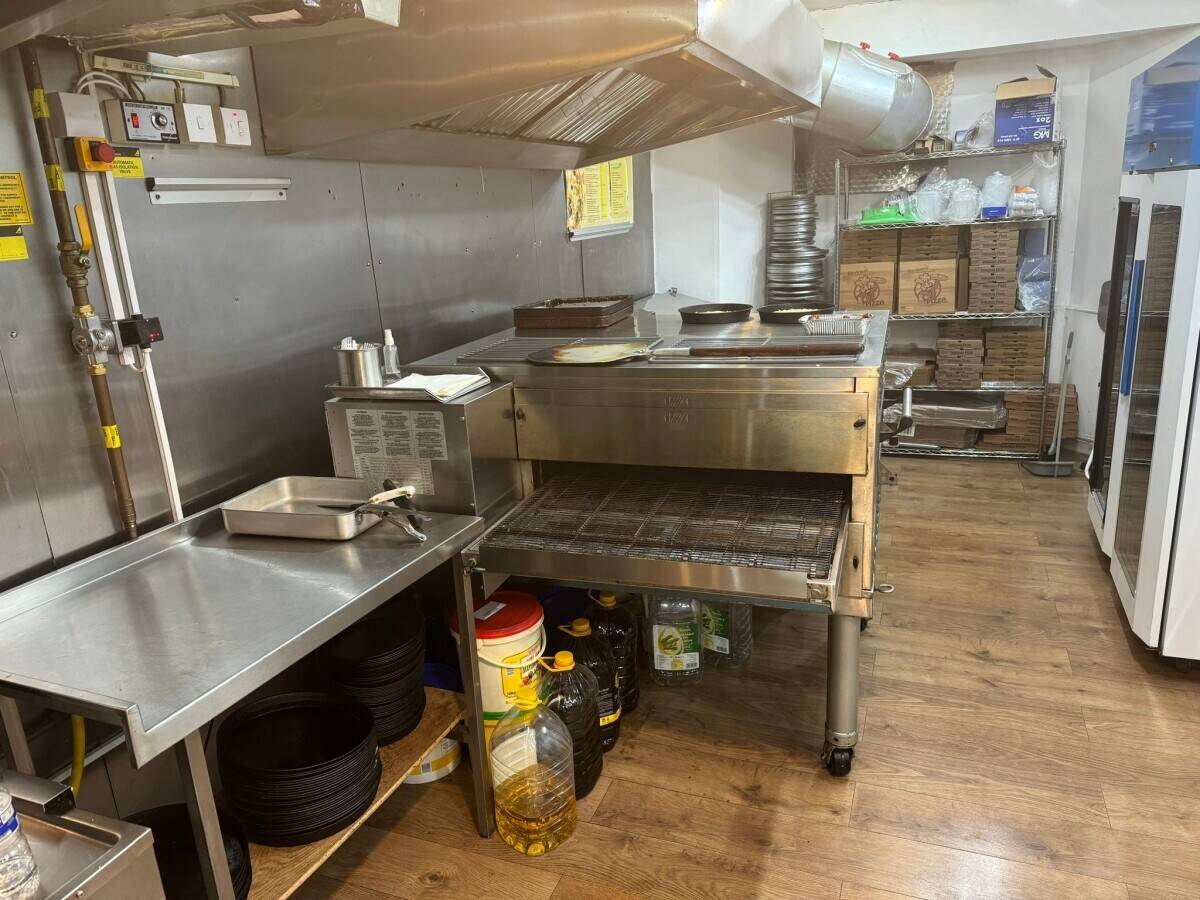 Price Reduced – High Turnover Pizza Takeaway with 2-Bed Flat – £6,000 Weekly Sales – Now £79,995 Photo 4