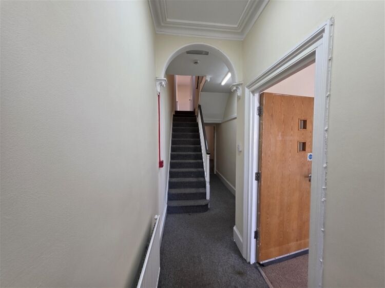 Auction Lot: Vacant Office Building in Newton Abbot For Sale in Newton Abbot Photo 4