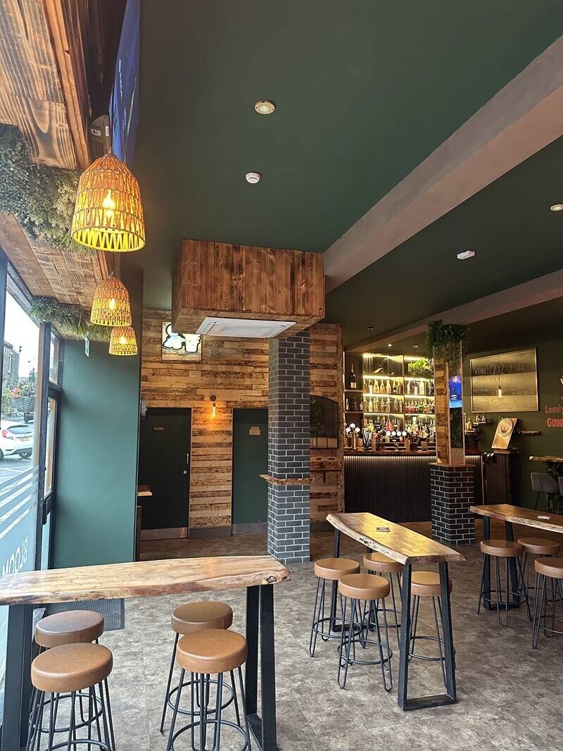 Well-Established And Popular Bar Business Photo 3