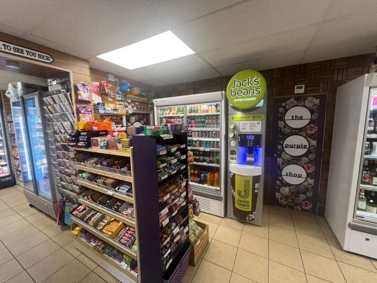 Very Popular Freehold Family Run Convenience Store (ref 1805) Photo 4