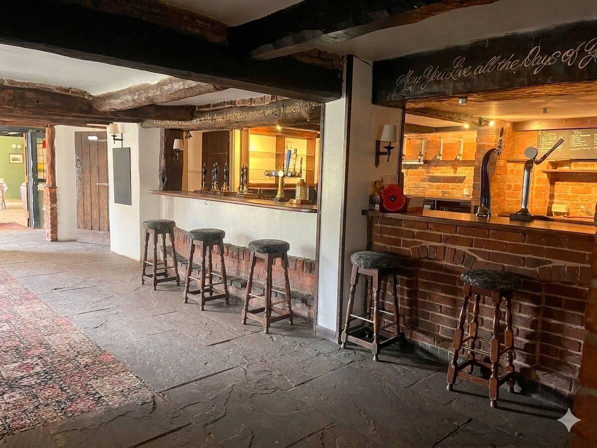 HEREFORDSHIRE - ON THE EDGE OF THE MALVERN HILLS - VILLAGE FREEHOUSE Photo 4