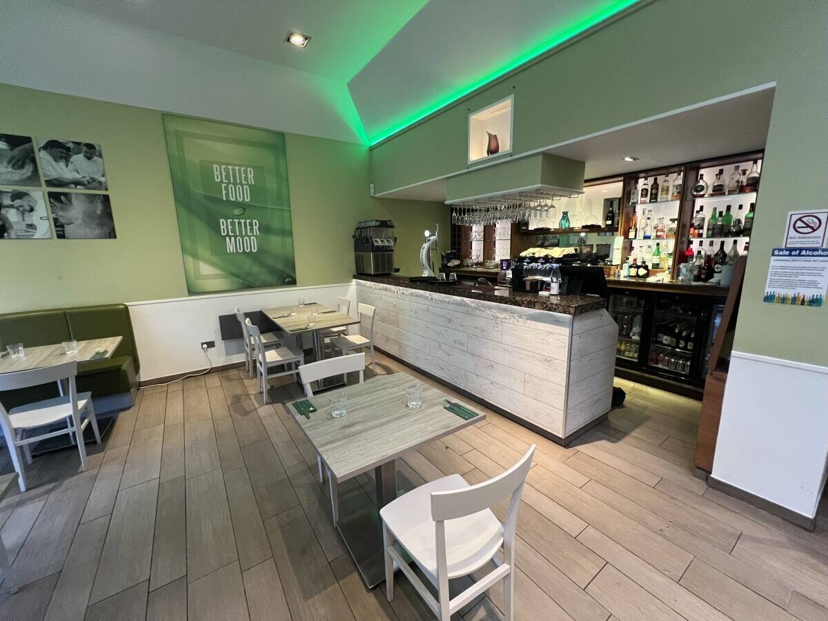 Beautifully Presented Freehold Restaurant Premises located in Dunfermline (ref 1795) Photo 4