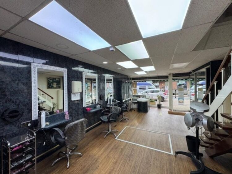 Leasehold Unisex Hair Salon Located In Kingswinford