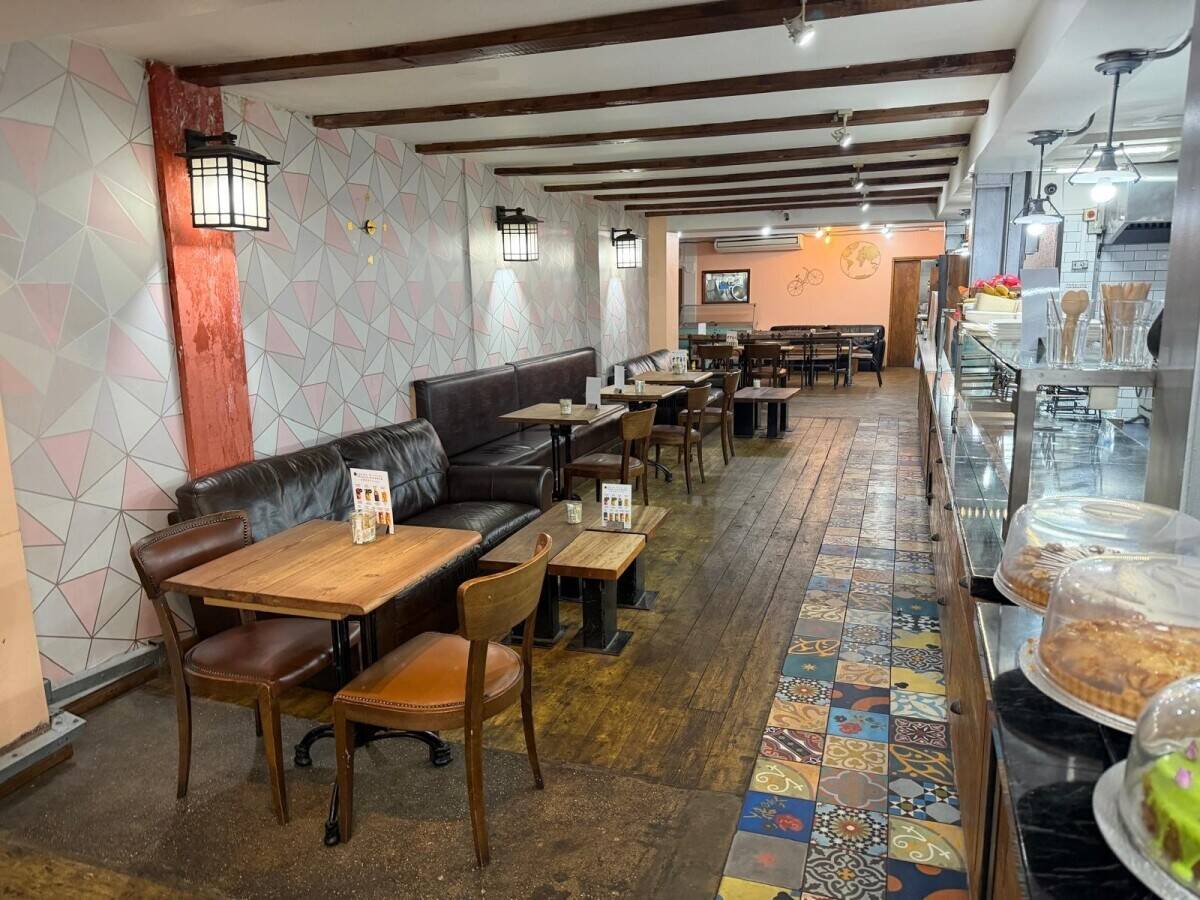 Highly Profitable, cafe and pastry for sale in the heart of Tooting SW LONDON Photo 4