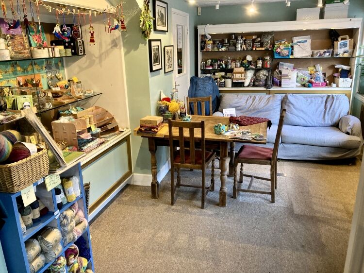 INVESTMENT PROPERTY OPPORTUNITY WITH ACCOMMODATION OR RETAIL PREMISES Photo 4