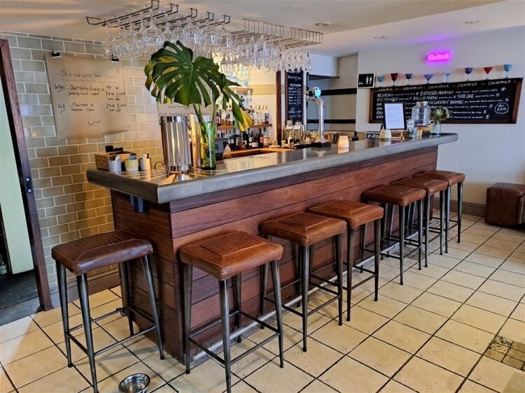 9 Bedroom Boutique Hotel situated in Dartmouth For Sale in Dartmouth Photo 4