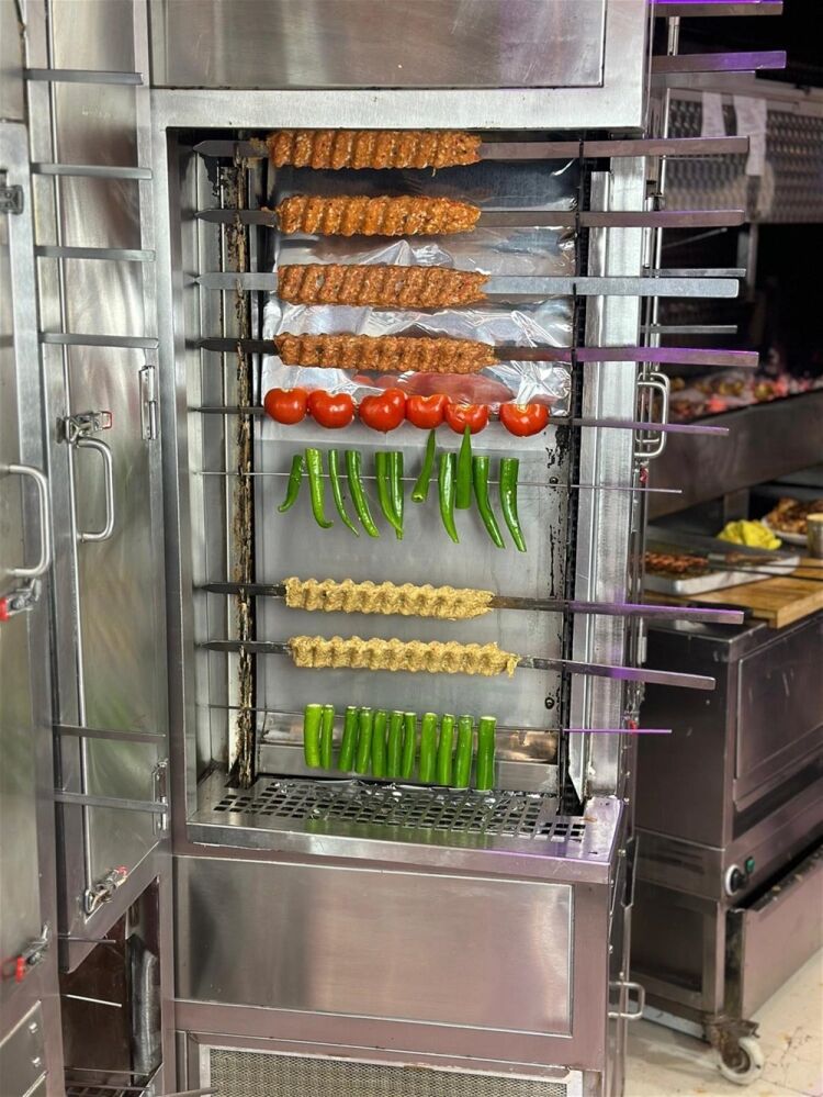 AUTOMATED GRILLING SYSTEM WITH OIL-WASTE RECOVERY TECHNOLOGY