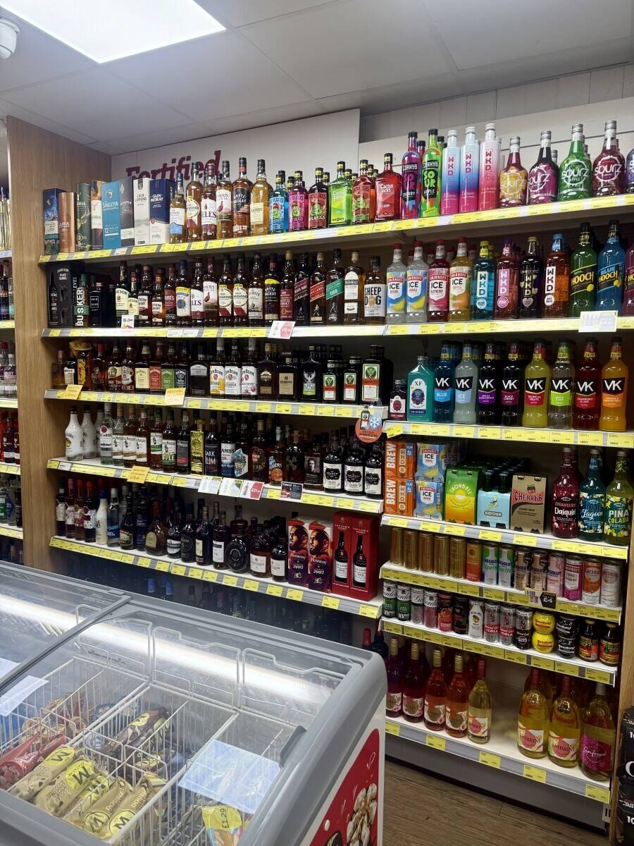 Busy off licence shop for sale Photo 4