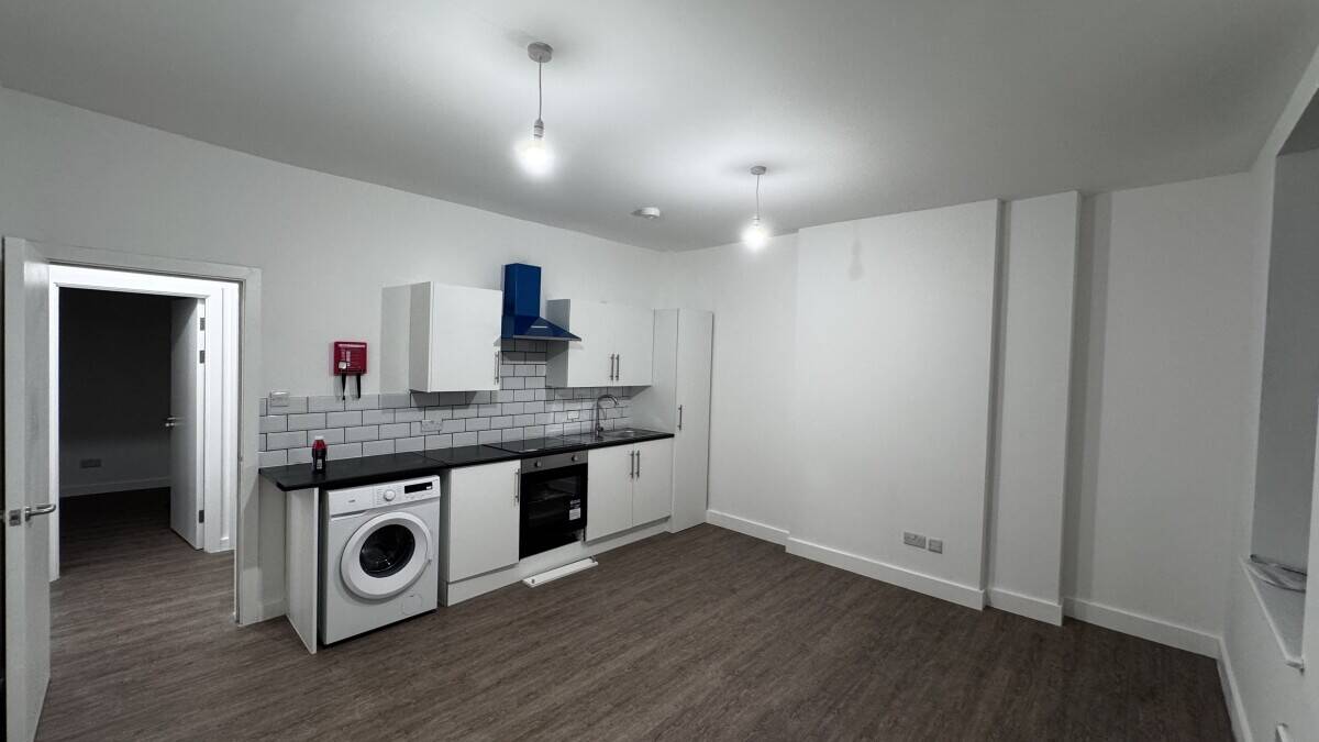 High-Potential Restaurant Business with 2 x Rental Flats Above &ndash; Fully Refurbished - 24 Hour License