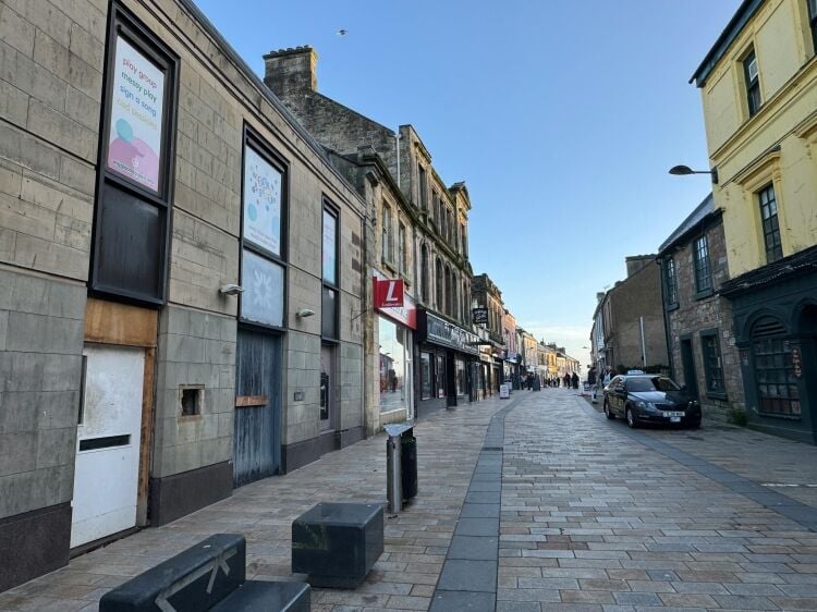 1000 Sqft Unit Kilwinning, Retail, Office, Shop, Salon