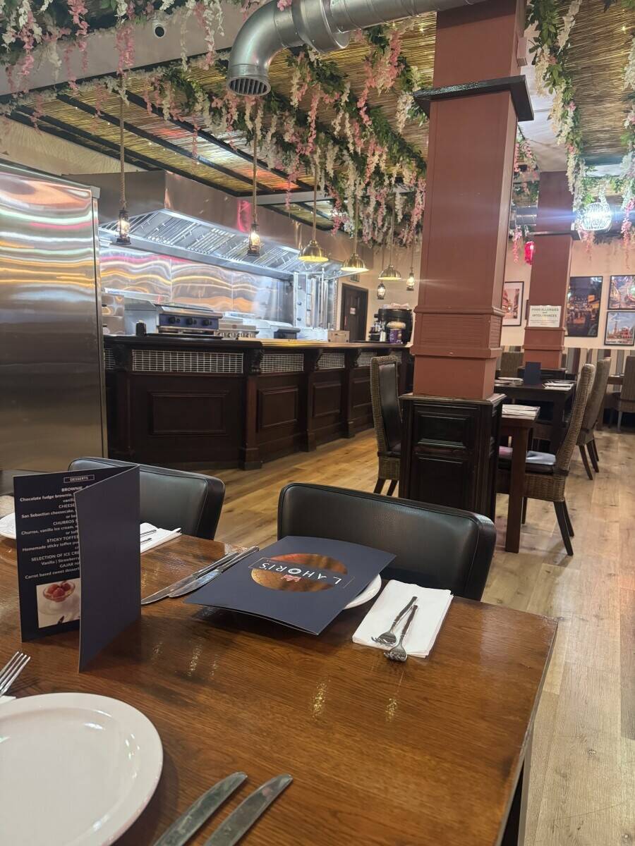 DESPERATE SALE. indian, pakistani restaurnat for sale reduce &pound;110K to &pound;60K