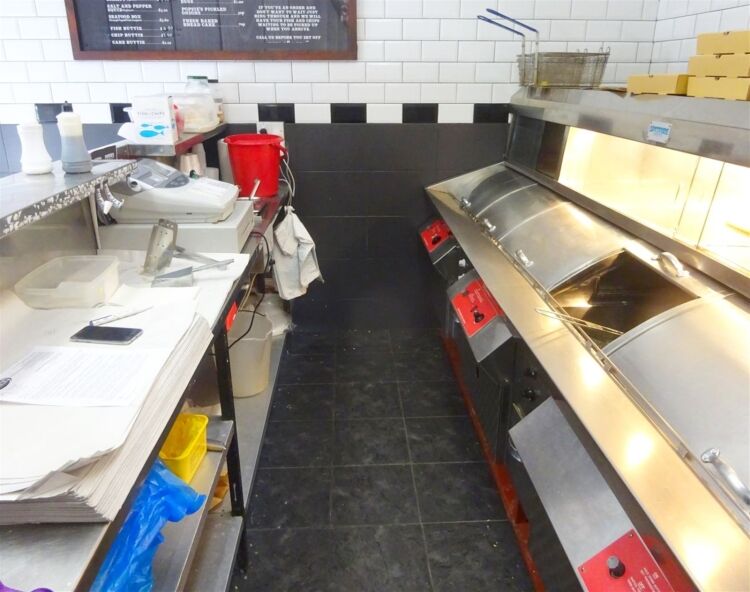 Unopposed village fish & chip shop, north-west of Leeds Photo 4