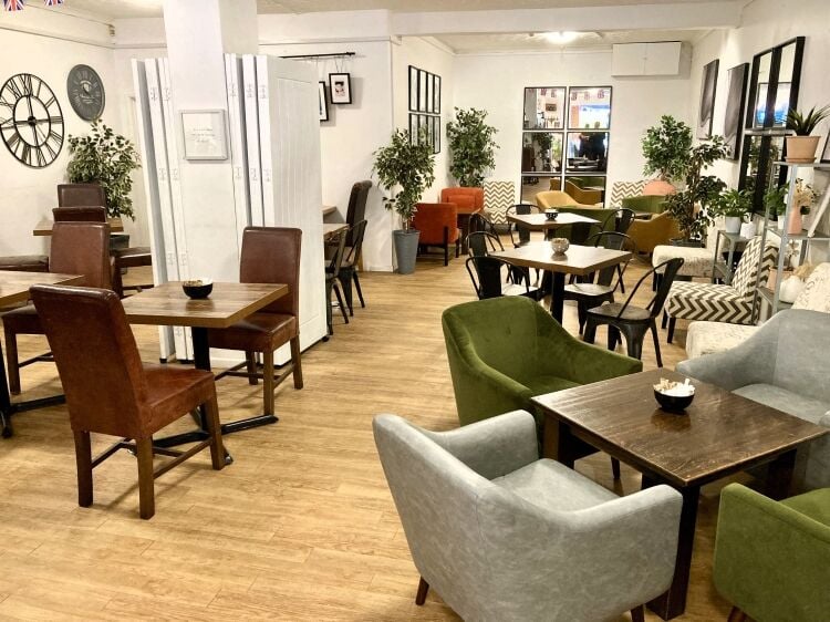 CAFÉ/COFFEE SHOP