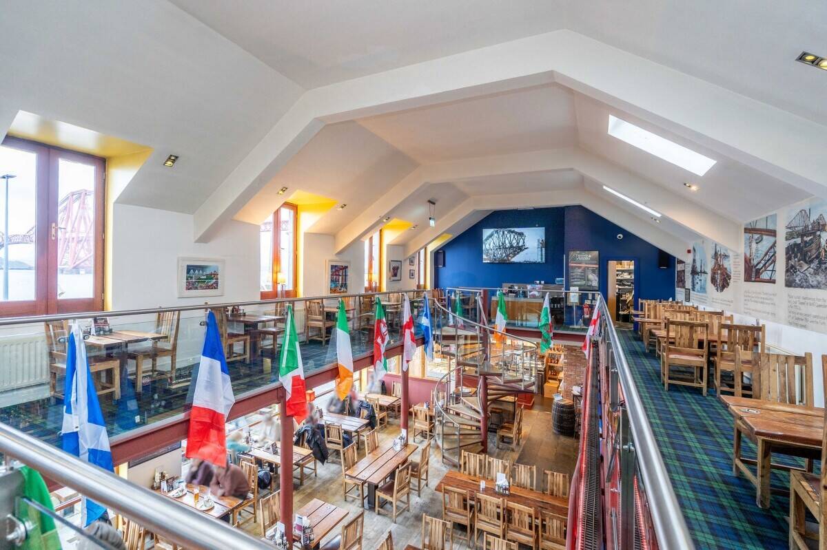 *NEW PRICE* Well Established Bistro-Bar & Restaurant under Iconic Forth Bridges Photo 4