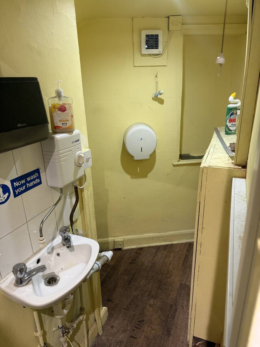 Indian Takeaway for Sale in Leeds West Yorkshire, Fully Equipped and Ready to Operate