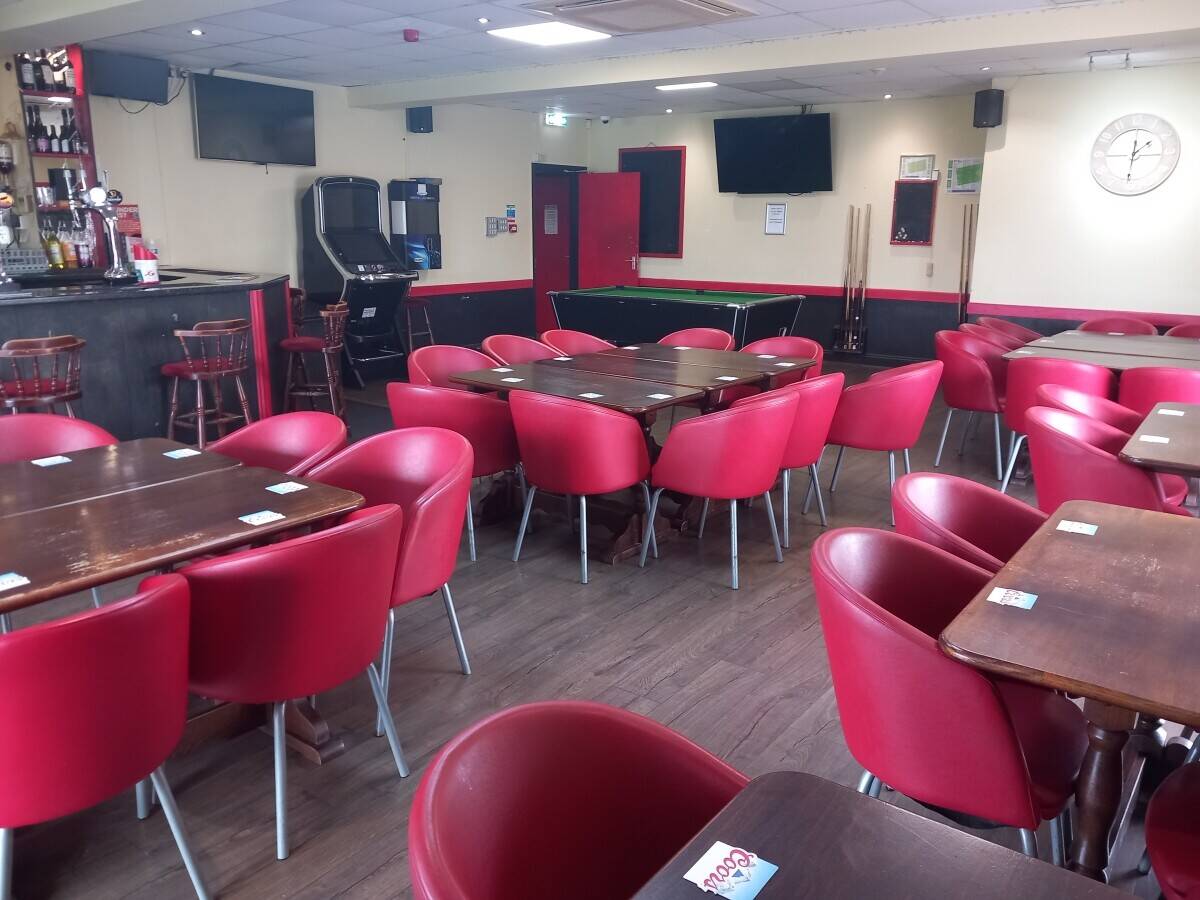 SWANSEA GOWER PENINSULA – SUBSTANTIAL NEW BUILD PUBLIC HOUSE OVERLOOKING RUGBY AND CRICKET GROUNDS Photo 4
