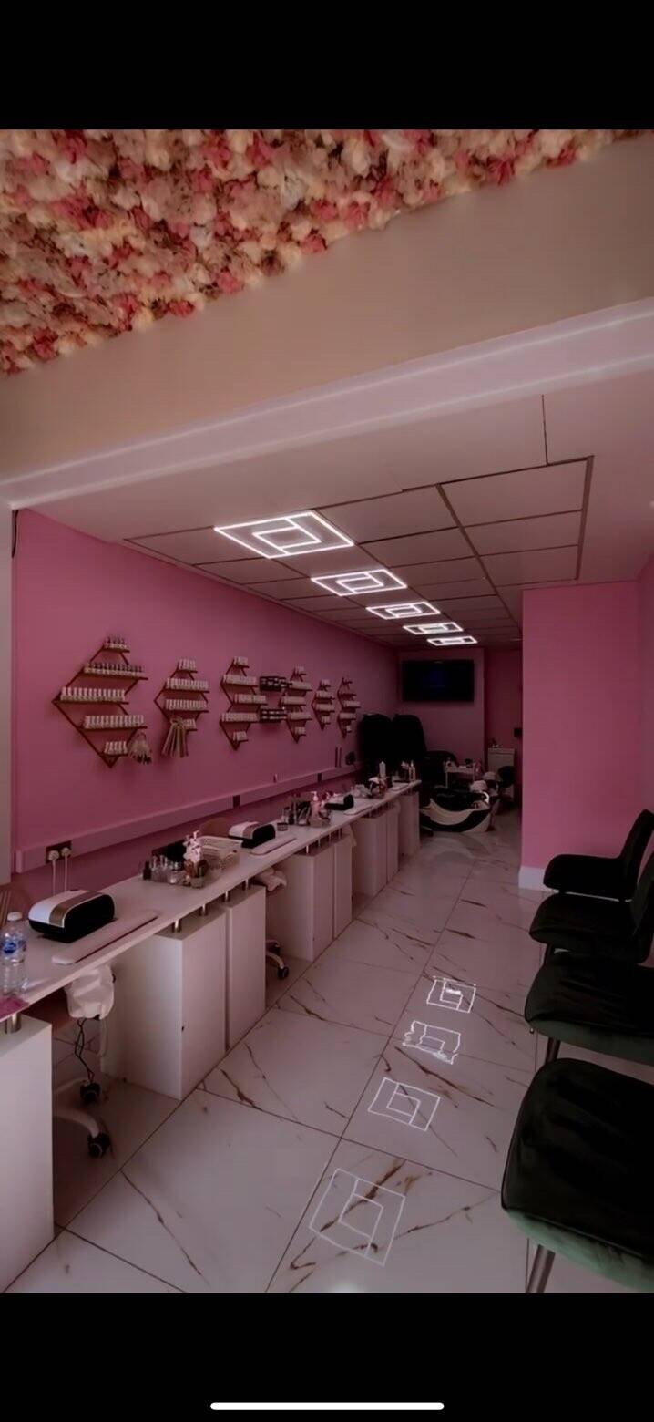 Nail shop in BD1 Prime location