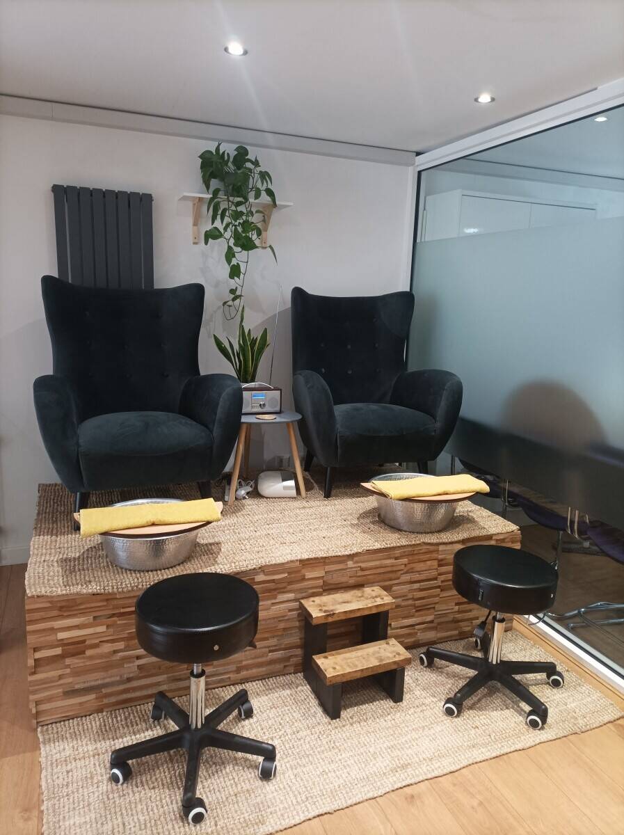 Beauty Salon for sale in Ealing London Photo 5
