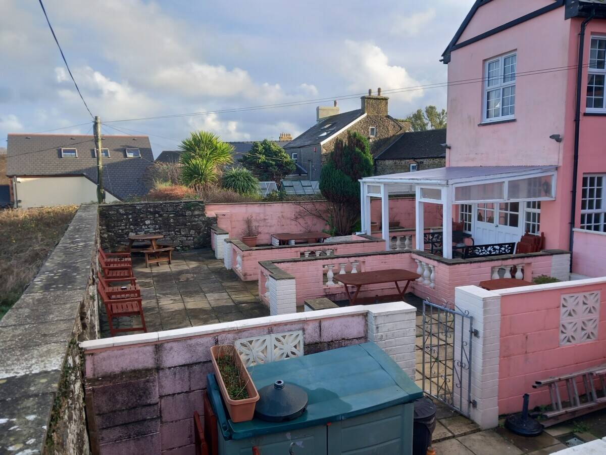 PEMBROKESHIRE - COASTAL TOWN CENTRE PUBLIC HOUSE WITH DEVELOPMENT PLOT FOR 3 BEDROOM HOUSE Photo 4
