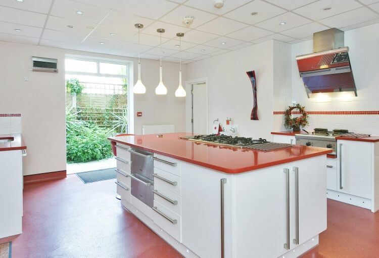 Exclusively Located Home & Income Hotel with Holiday Let Photo 4