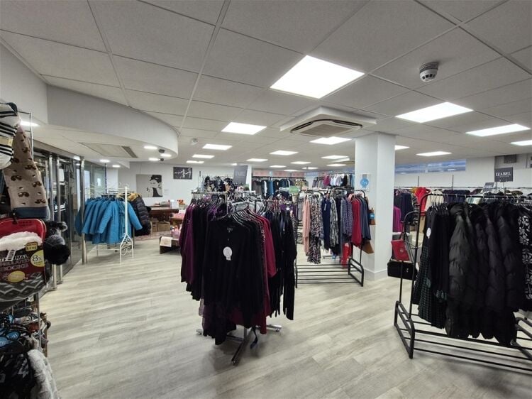 Retail For Sale in Cleckheaton Photo 4