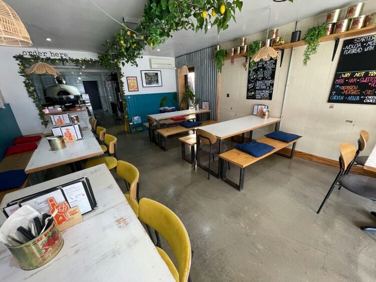 Superbly Presented Busy Pizza Business Photo 4