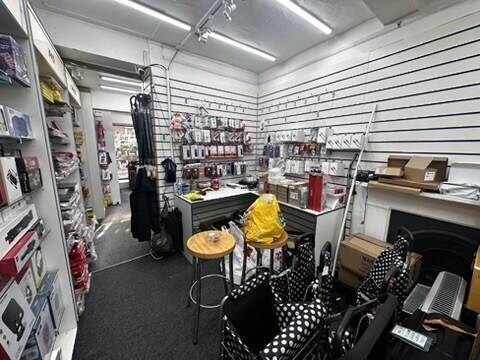 Busy High Street Mobile Phone, Gadgets, Vape & Electronics  Repair Shop Lewes, East Sussex Photo 4