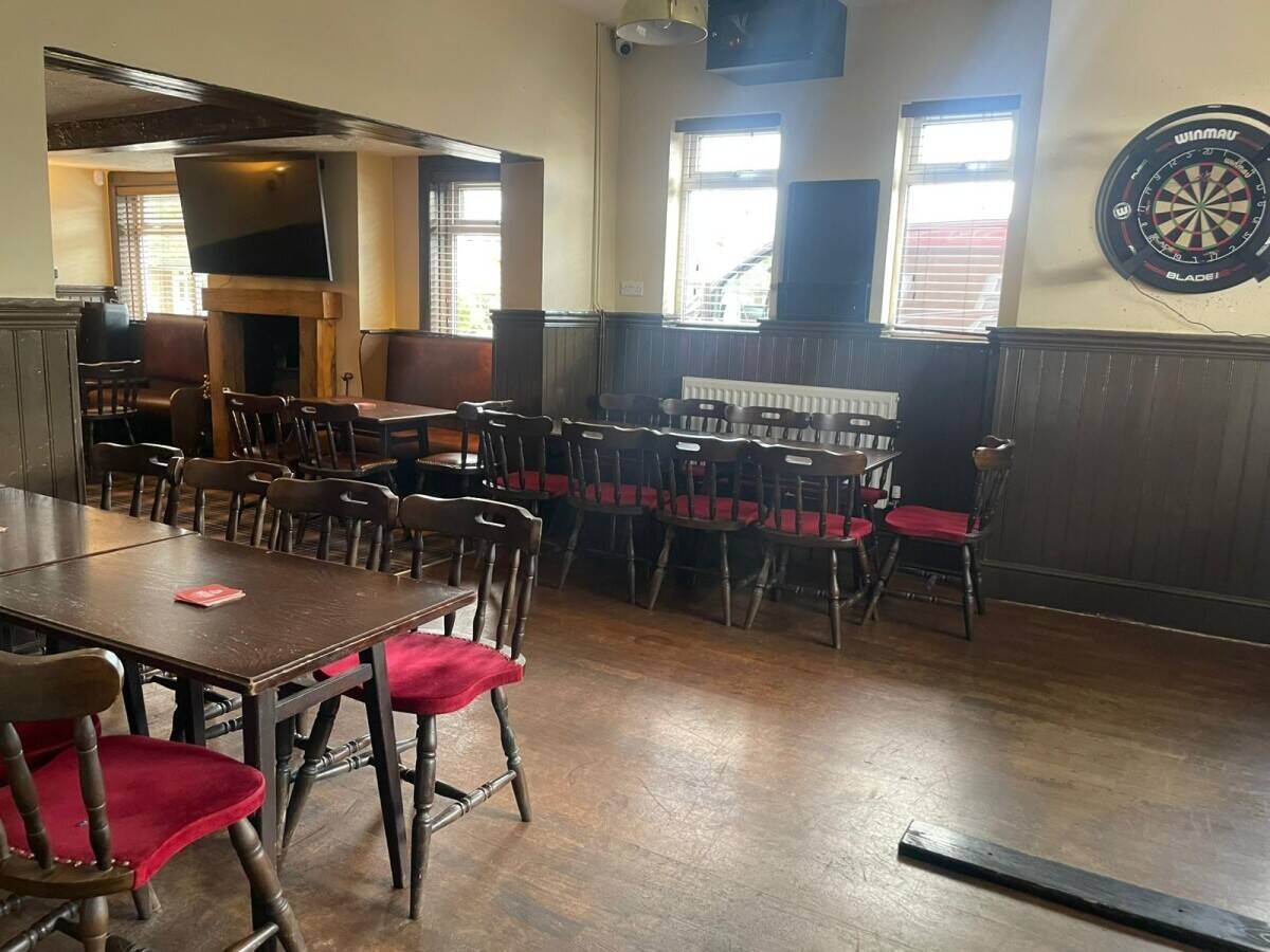 NOTTINGHAMSHIRE - FOUR BEDROOM, 100% WET-LED FREEHOUSE WITH CAR PARK Photo 4